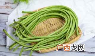 豆角、胡萝卜、蒜、香油、白糖、芝麻酱 凉拌豆角的做法