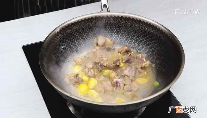 鸡肉怎么做最好吃 栗子焖鸡的做法