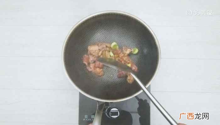 鸡肉怎么做最好吃 栗子焖鸡的做法