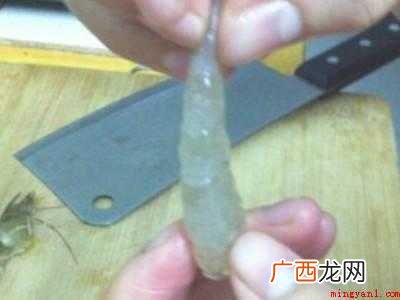怎么挑虾线的正确做法的具体操作步骤 怎么挑虾线的正确做法