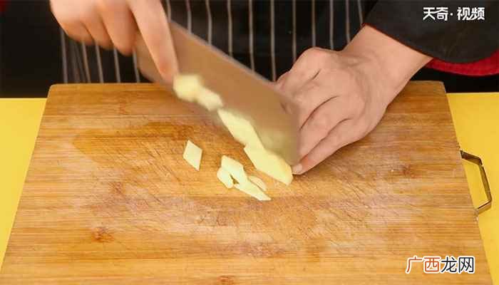 冻豆腐红烧肉的做法 冻豆腐红烧肉怎么做