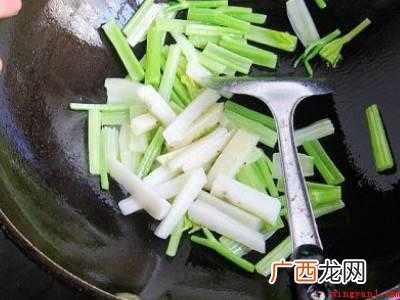 药芹怎么炒才好吃呢的具体操作步骤 药芹怎么炒才好吃呢