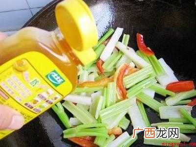 药芹怎么炒才好吃呢的具体操作步骤 药芹怎么炒才好吃呢