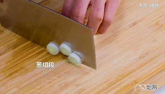 鸡肉、绿豆、葱段、姜片 绿豆汤的做法