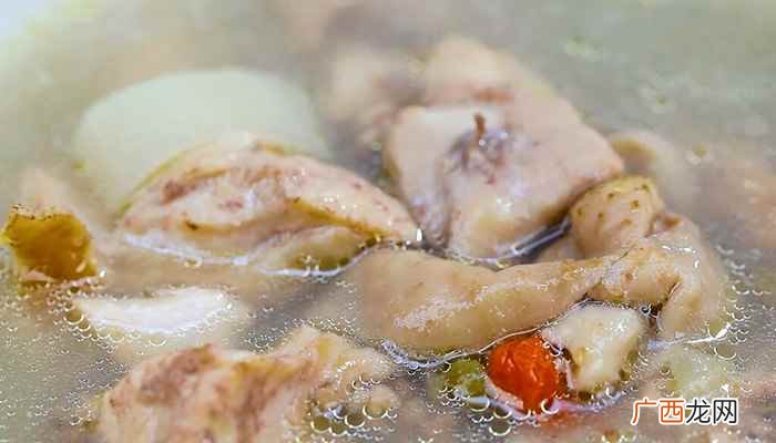 鸡肉、绿豆、葱段、姜片 绿豆汤的做法