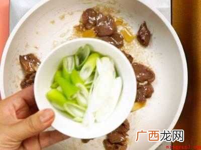 葱炒肉怎么做好吃的具体操作步骤 葱炒肉怎么做好吃