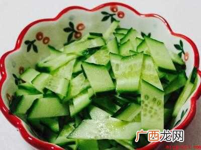 本地黄瓜怎样做好吃共有4步,可做黄瓜木耳炒鸡蛋、衣黄瓜、黄瓜