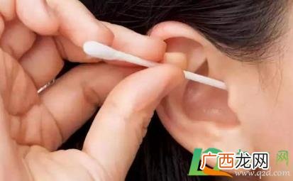 耳朵闷的堵住的感觉怎么解决 耳朵闷闷的堵住的感觉怎么解决