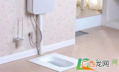 厕所堵了怎么通蹲便器不是直线的 厕所堵了怎么通蹲便器