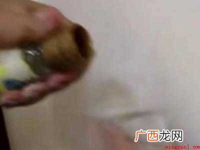 蚊子拍死在墙上擦不掉怎么办
