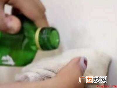 蚊子拍死在墙上擦不掉怎么办