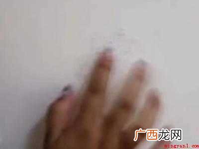 蚊子拍死在墙上擦不掉怎么办