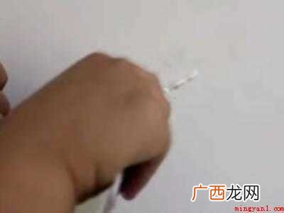 蚊子拍死在墙上擦不掉怎么办