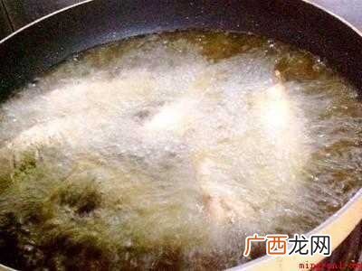 二三两的小鲤鱼怎么做好吃的具体操作步骤 二三两的小鲤鱼怎么做好吃