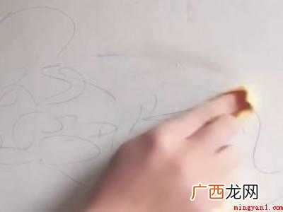白墙上的黑色中性笔怎么去除的具体操作步骤 白墙上的黑色中性笔怎么去除