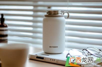 宝宝喝牛奶可以用保温杯吗 可以用保温杯给宝宝喝牛奶吗