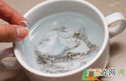 氧化的银饰怎么清洗干净 氧化的银饰怎么清洗