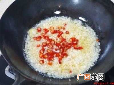 小龙虾怎么做不粘壳的具体操作步骤 小龙虾怎么做不粘壳
