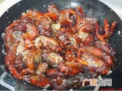 小龙虾怎么做不粘壳的具体操作步骤 小龙虾怎么做不粘壳