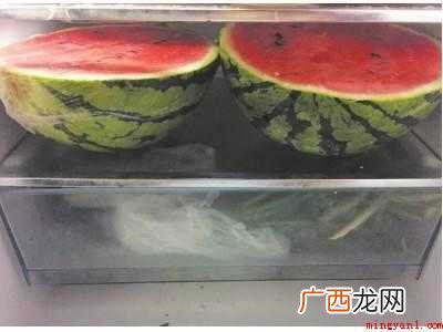 西瓜切一半放冰箱怎么保存