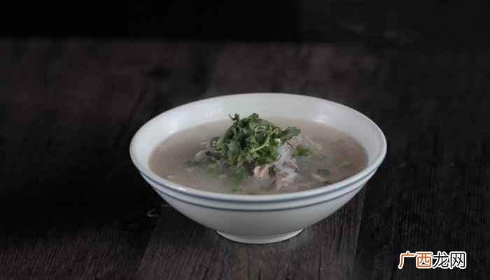 煮羊肉汤放生姜、大葱白、花椒、盐这四种调料 煮羊肉汤放哪4种调料