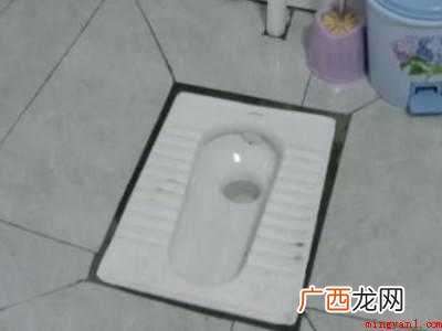 啤酒妙用厕所的具体操作步骤 啤酒妙用厕所