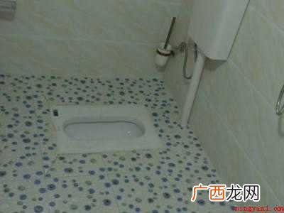啤酒妙用厕所的具体操作步骤 啤酒妙用厕所