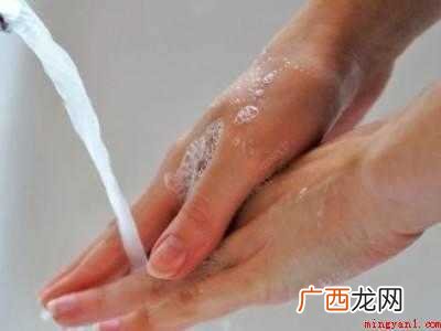 被苍蝇贴粘到怎么处理的具体操作步骤 被苍蝇贴粘到怎么处理