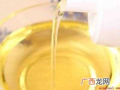 被苍蝇贴粘到怎么处理的具体操作步骤 被苍蝇贴粘到怎么处理