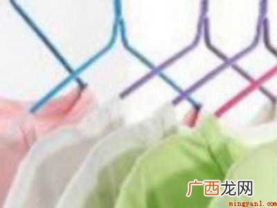 502胶水弄衣服上变硬了的具体操作步骤 502胶水弄衣服上变硬了