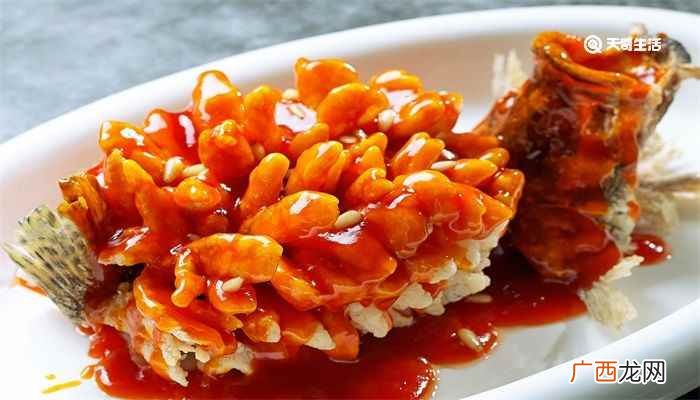 春节的美食有饺子、糍粑、油角、汤圆、年糕、八宝饭、鱼、春饼等 春节美食有哪些
