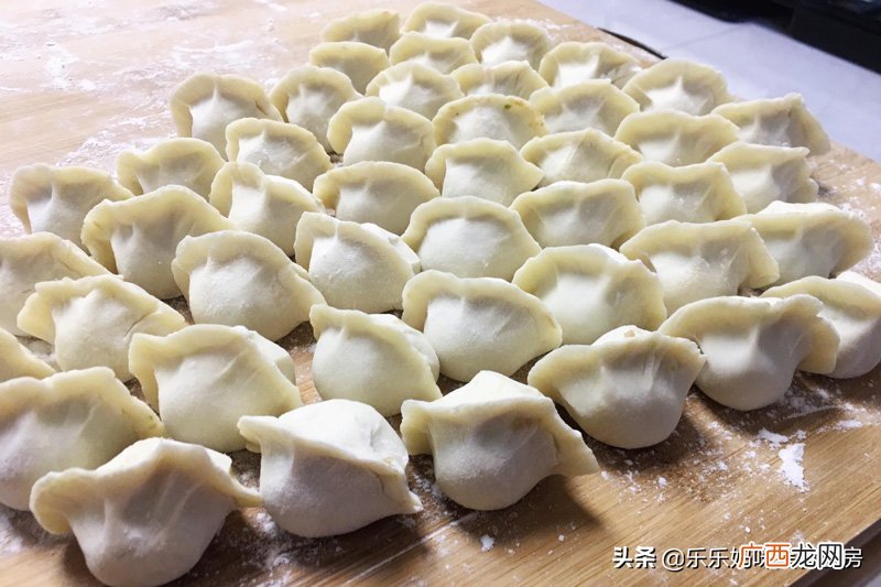 芹菜饺子馅的做法及配料 猪肉芹菜饺子馅怎么调