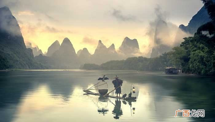 江作青罗带山如碧玉簪描写的是哪处风景