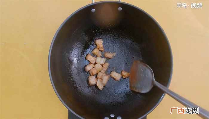 五花肉怎么做最好吃的做法 笋干红烧肉的做法