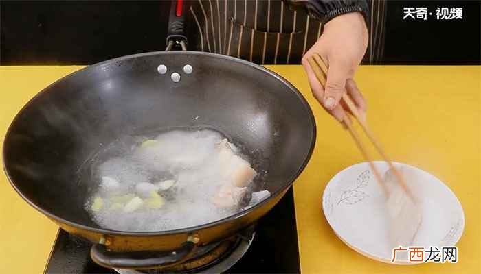 五花肉怎么做最好吃的做法 笋干红烧肉的做法