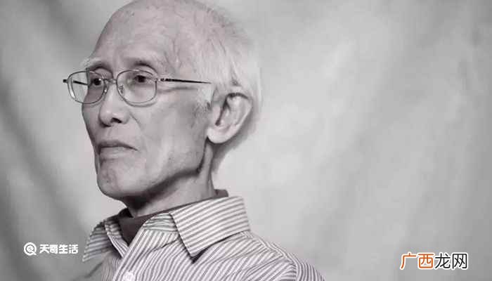 《听听那冷雨》是著名诗人余光中的散文作品 听听那冷雨赏析