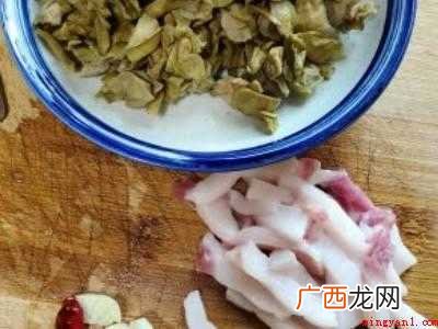 芋苗怎么炒好吃的具体操作步骤 芋苗怎么炒好吃