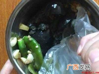 擂椒皮蛋怎么做呢的具体操作步骤 擂椒皮蛋怎么做呢