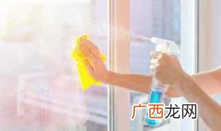 玻璃垫片的使用注意事项 夏天下雨天玻璃起雾应该怎么操作