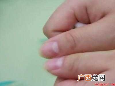 药渍用什么可以洗掉的具体操作步骤 药渍用什么可以洗掉
