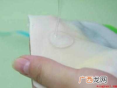 药渍用什么可以洗掉的具体操作步骤 药渍用什么可以洗掉