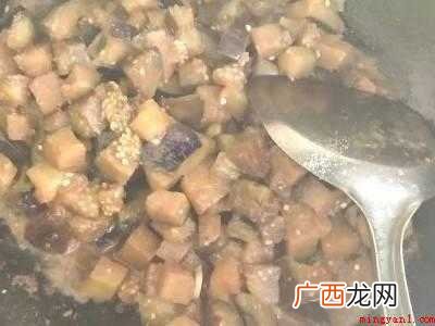 炒茄子怎么做好吃又简单又好吃的具体操作步骤 炒茄子怎么做好吃又简单又好吃