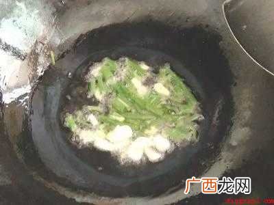 炒茄子怎么做好吃又简单又好吃的具体操作步骤 炒茄子怎么做好吃又简单又好吃