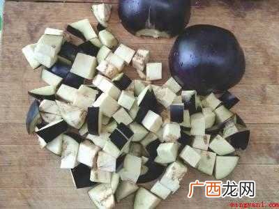 炒茄子怎么做好吃又简单又好吃的具体操作步骤 炒茄子怎么做好吃又简单又好吃