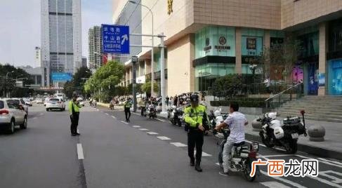 交警一般什么时候抓电动车能不能晚点下班躲避交警