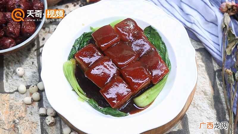 五花肉600克老抽20克生抽50克、姜1块、小葱8根、冰糖3 东坡肉的做法