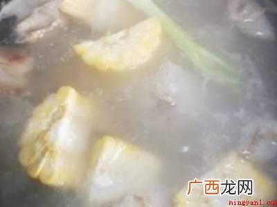 炖排骨是冷水下锅还是开水的具体操作步骤 炖排骨是冷水下锅还是开水