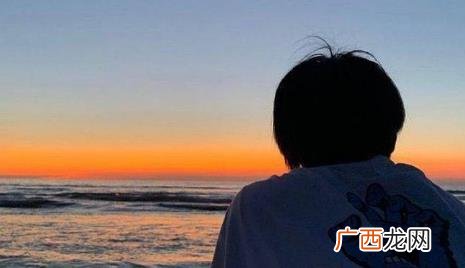 暧昧期男生搂女生的腰代表什么 男人碰你腰是试探吗