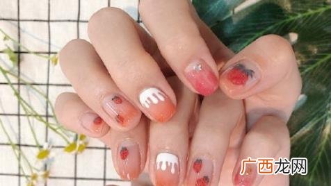 2022新年款美甲草莓 甜甜草莓美甲图片大全