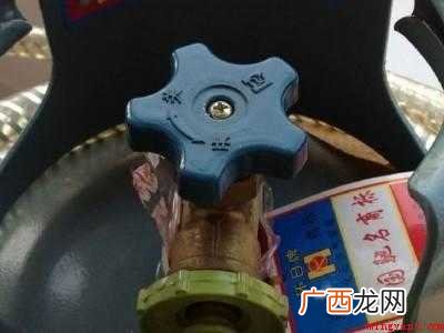 怎么看煤气罐还有没有气的具体操作步骤 怎么看煤气罐还有没有气